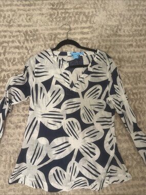 Island Company Navy & White Floral V-Neck Tunic Coverup